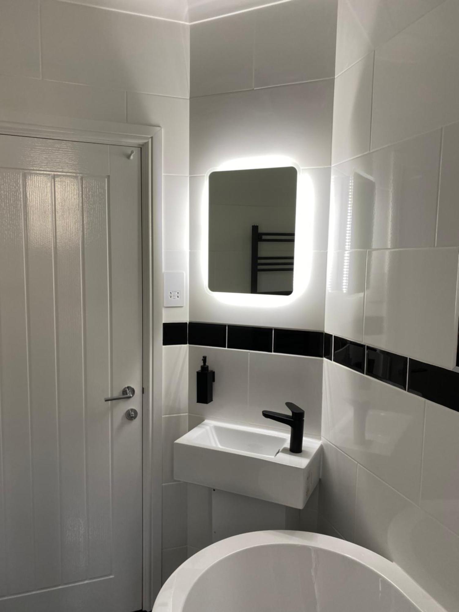 Two Bedroom Two Bathrooms Superior Apartment London Eksteriør billede
